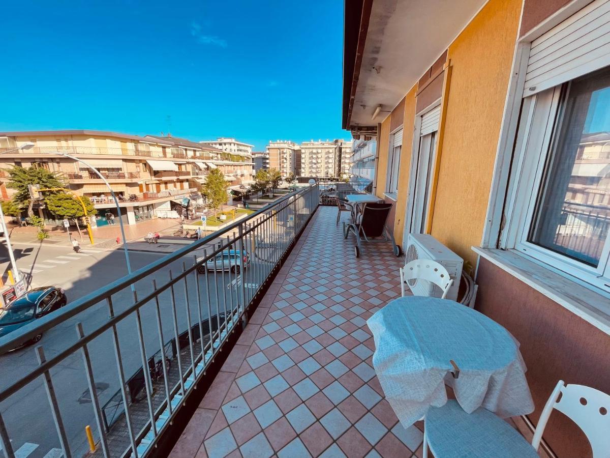 Family Apartment Piazza Milano - Jesolo ภายนอก รูปภาพ