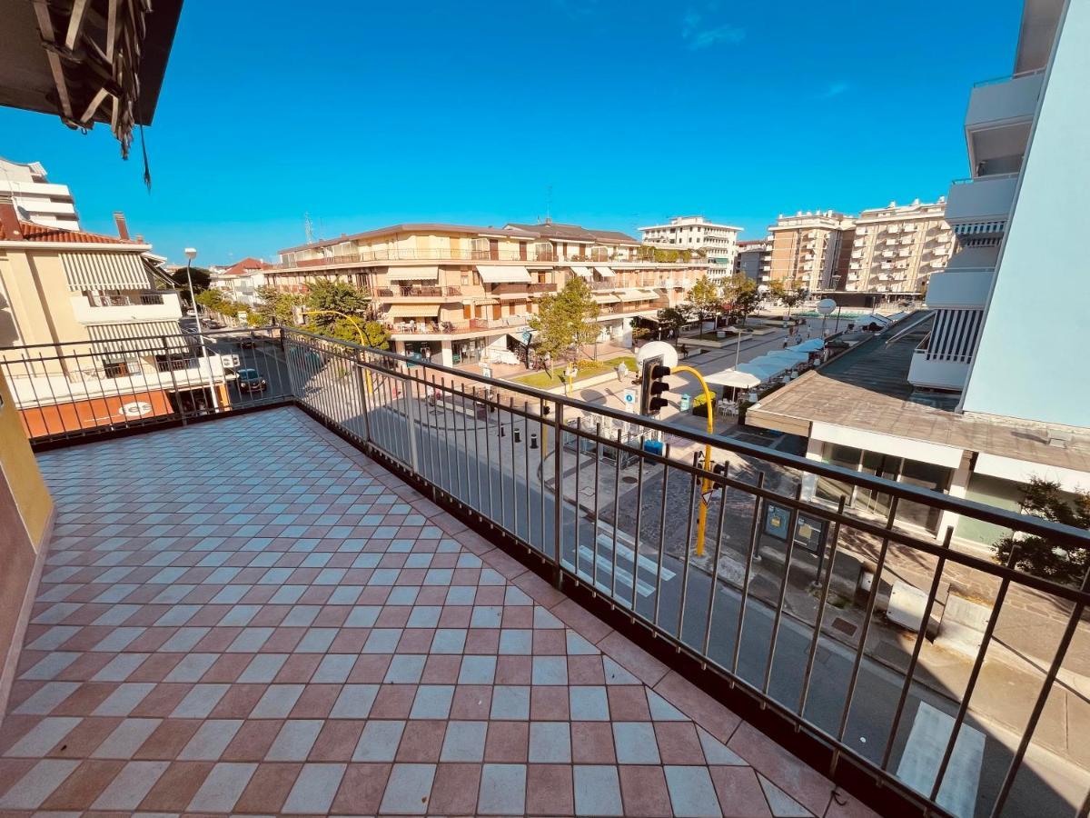 Family Apartment Piazza Milano - Jesolo ภายนอก รูปภาพ