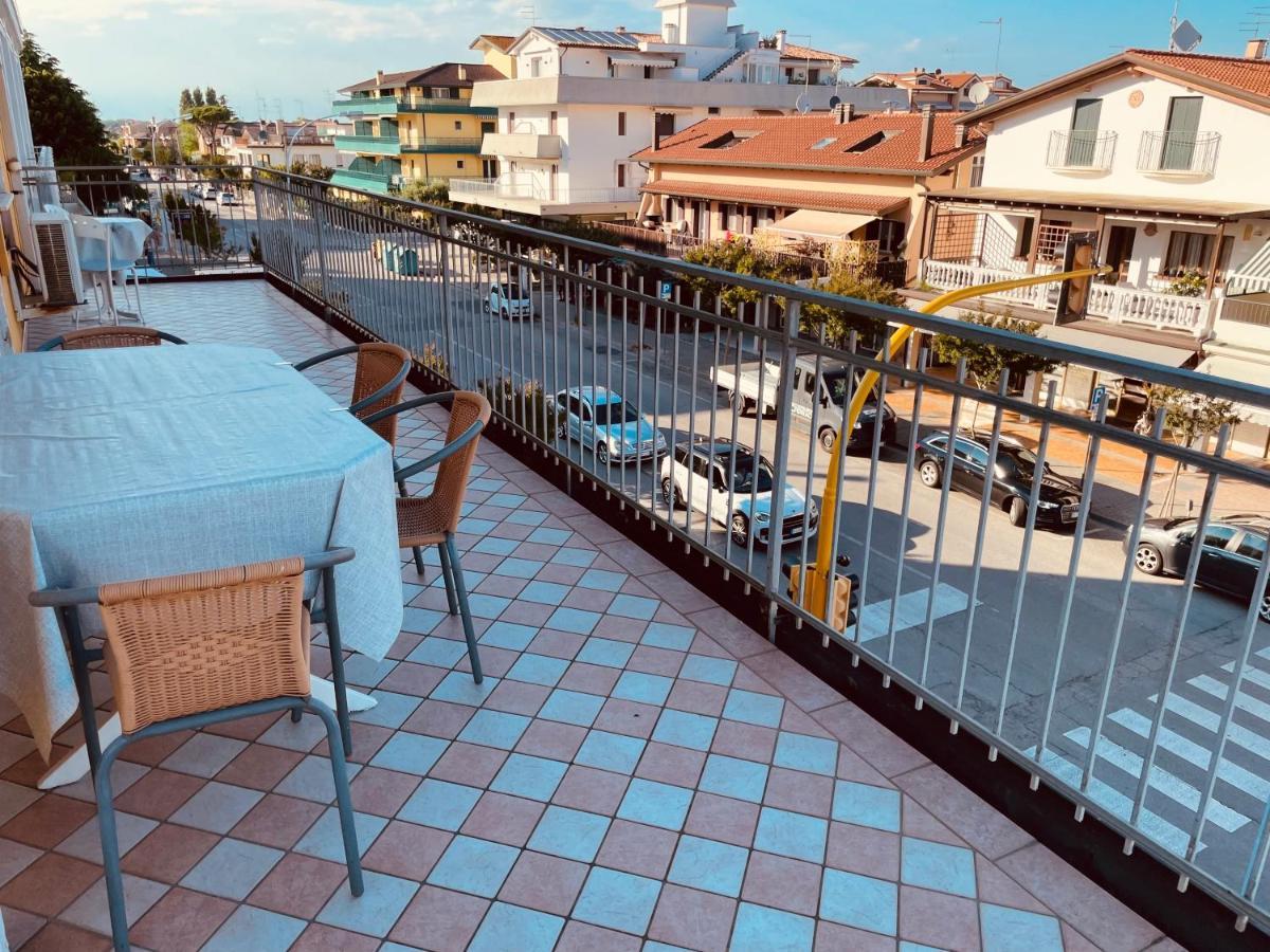 Family Apartment Piazza Milano - Jesolo ภายนอก รูปภาพ